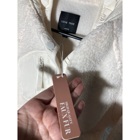 NWT-Love Tree- Size Large Sport Sweater Top- Womens-Retails: 45 - Picture 2 of 3